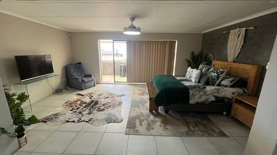 5 Bedroom Property for Sale in Wavecrest Eastern Cape